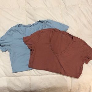 V neck 2 Everlane tshirts